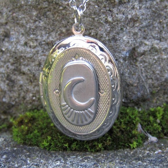 Crescent Moon Photo Locket Necklace witchy lunar witch vibes - Picture 8 of 8
